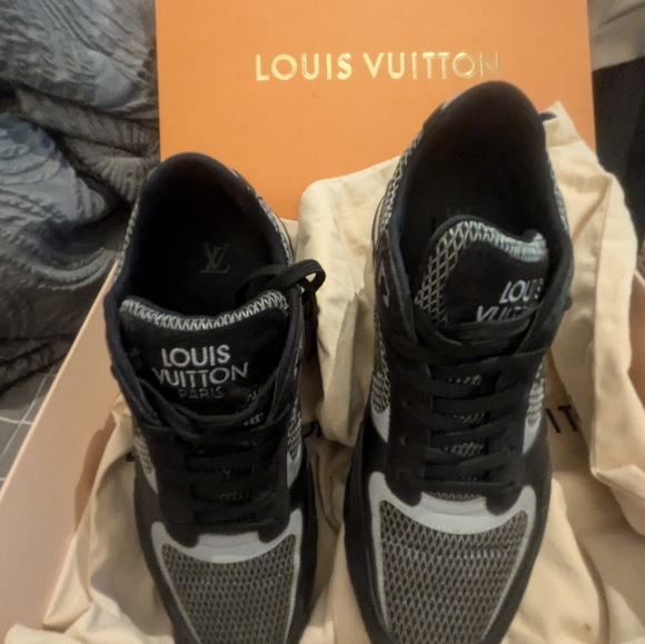 LV sneaker black color in perfect condition size 43 100% authentic/  Mercari - Picture 2 of 16